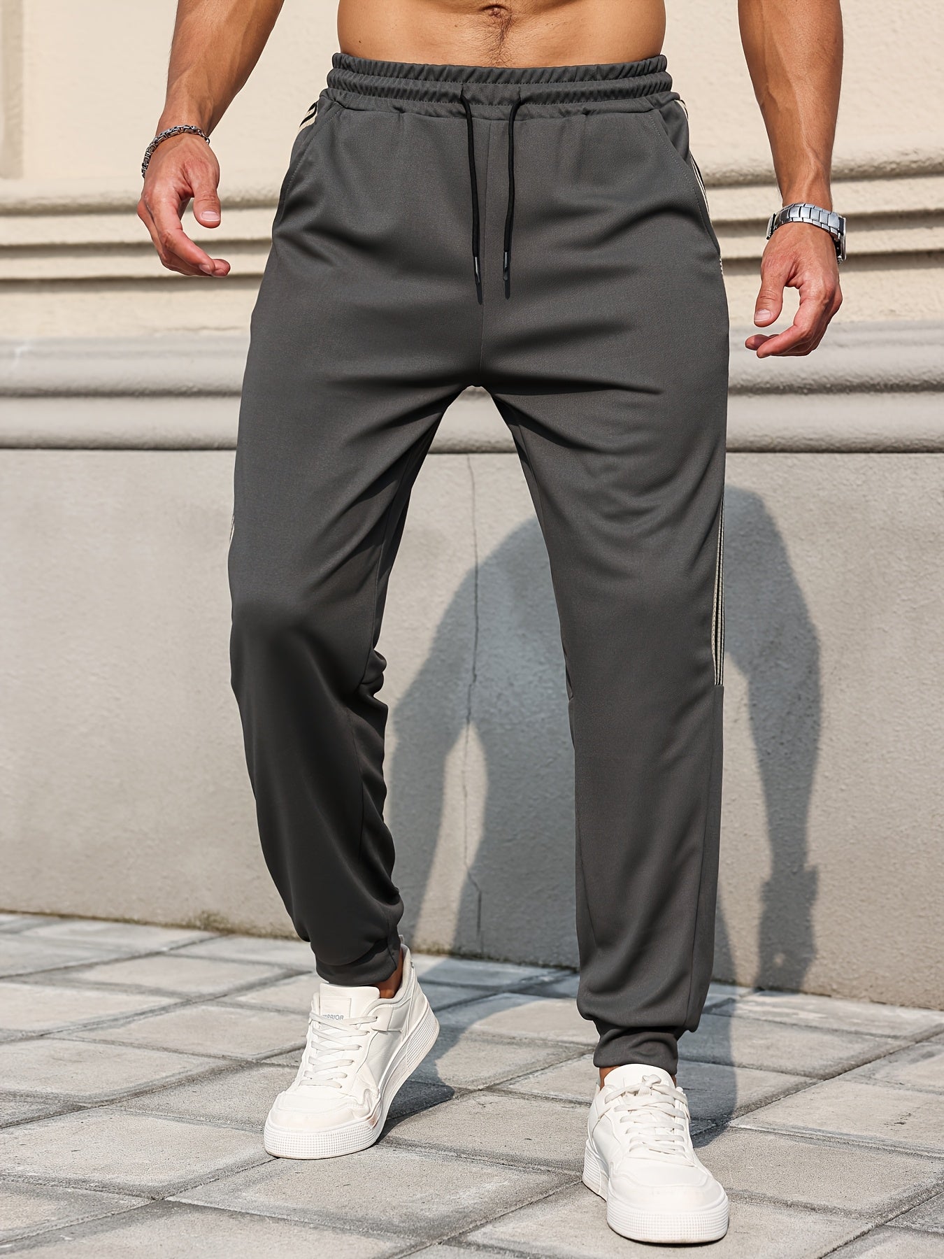 Herren Jogginghose mit Seitlicher Streifen-Optik für Sport und Freizeit