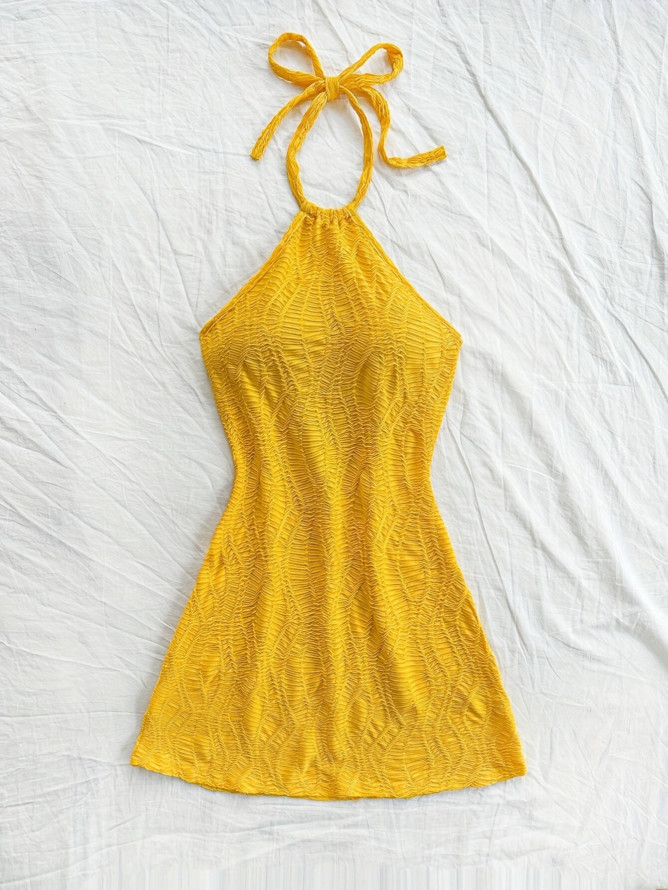 Damen Halterneck Minikleid mit Struktur – Verspielter Look für Urlaub & Freizeit