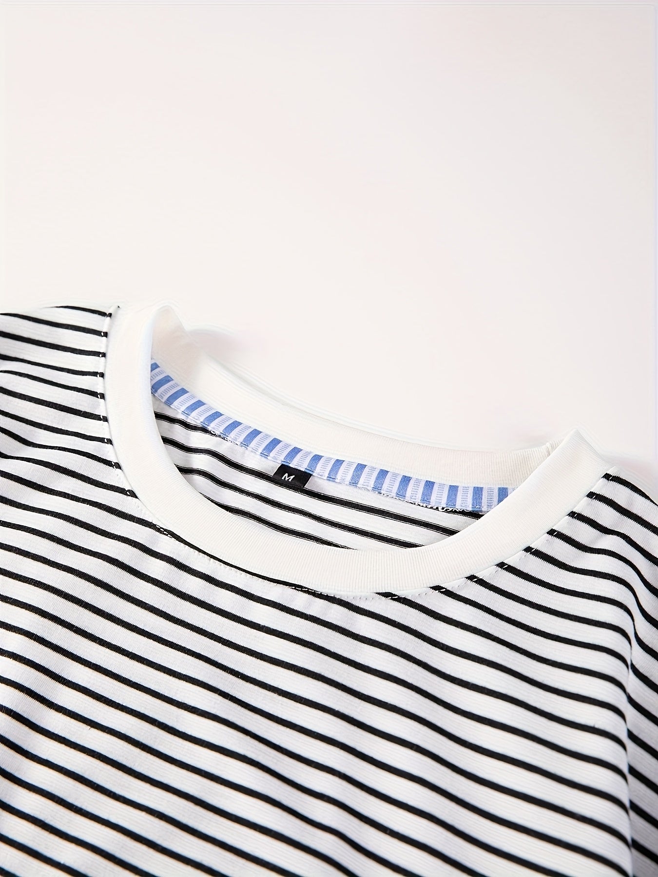 Herren T-Shirt mit klassischem, gestreiftem Design – Kurzarm, zeitloser Stil für Alltag und Freizeit