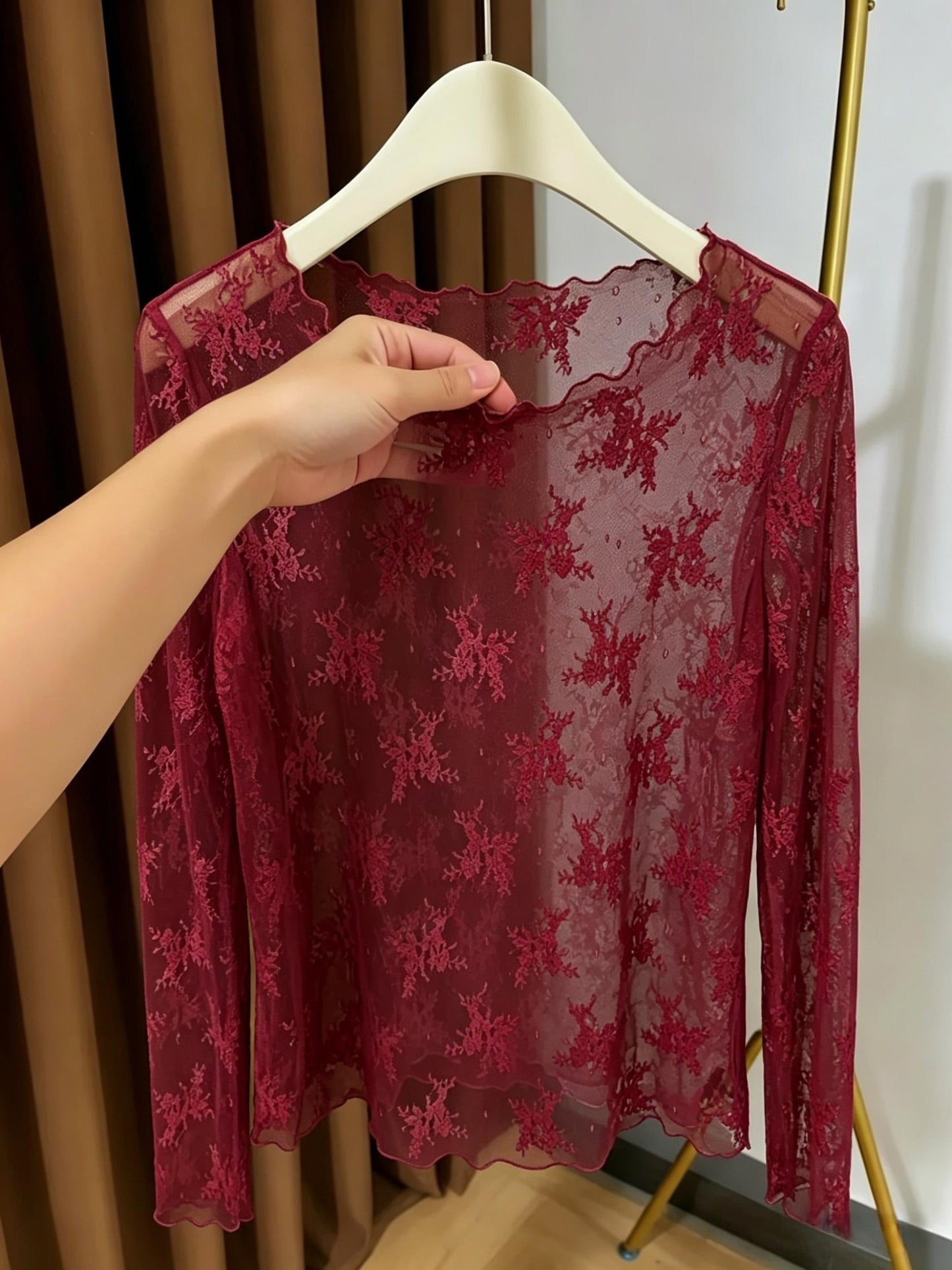 Damen Langarm-Spitzenshirt mit floraler Stickerei und transparentem Design – Elegantes Oberteil für besondere Anlässe