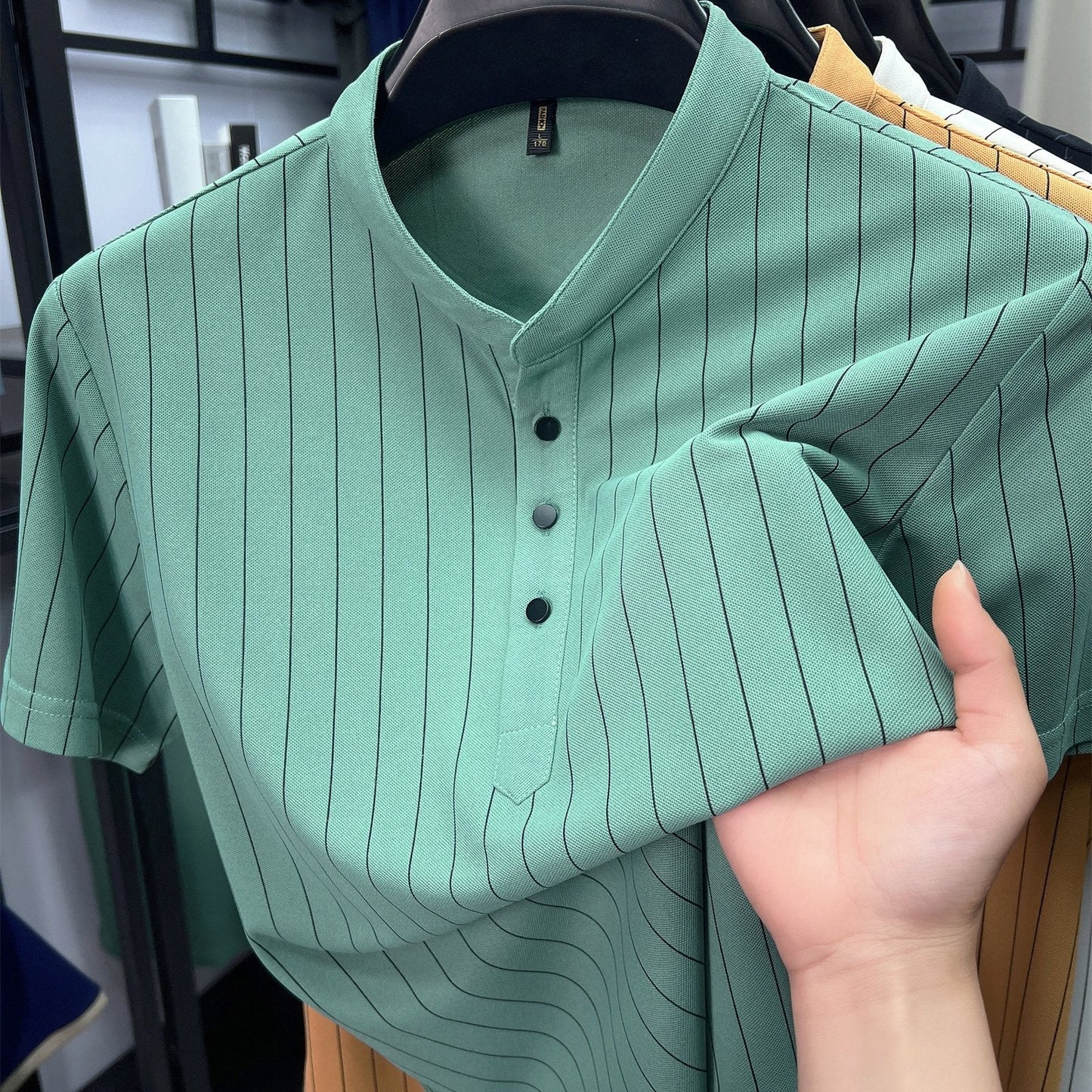 Herren Kurzarm-Hemd mit Stehkragen und Nadelstreifen – Modernes Freizeit- und Business-Outfit