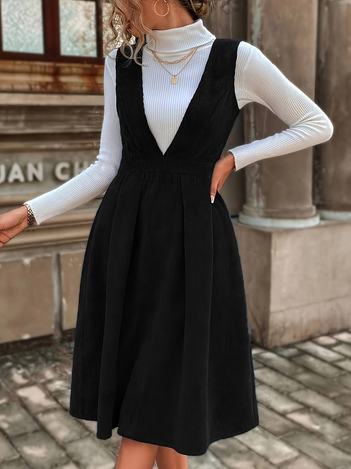 Damen Cord Latzkleid mit V-Ausschnitt – Navyblau