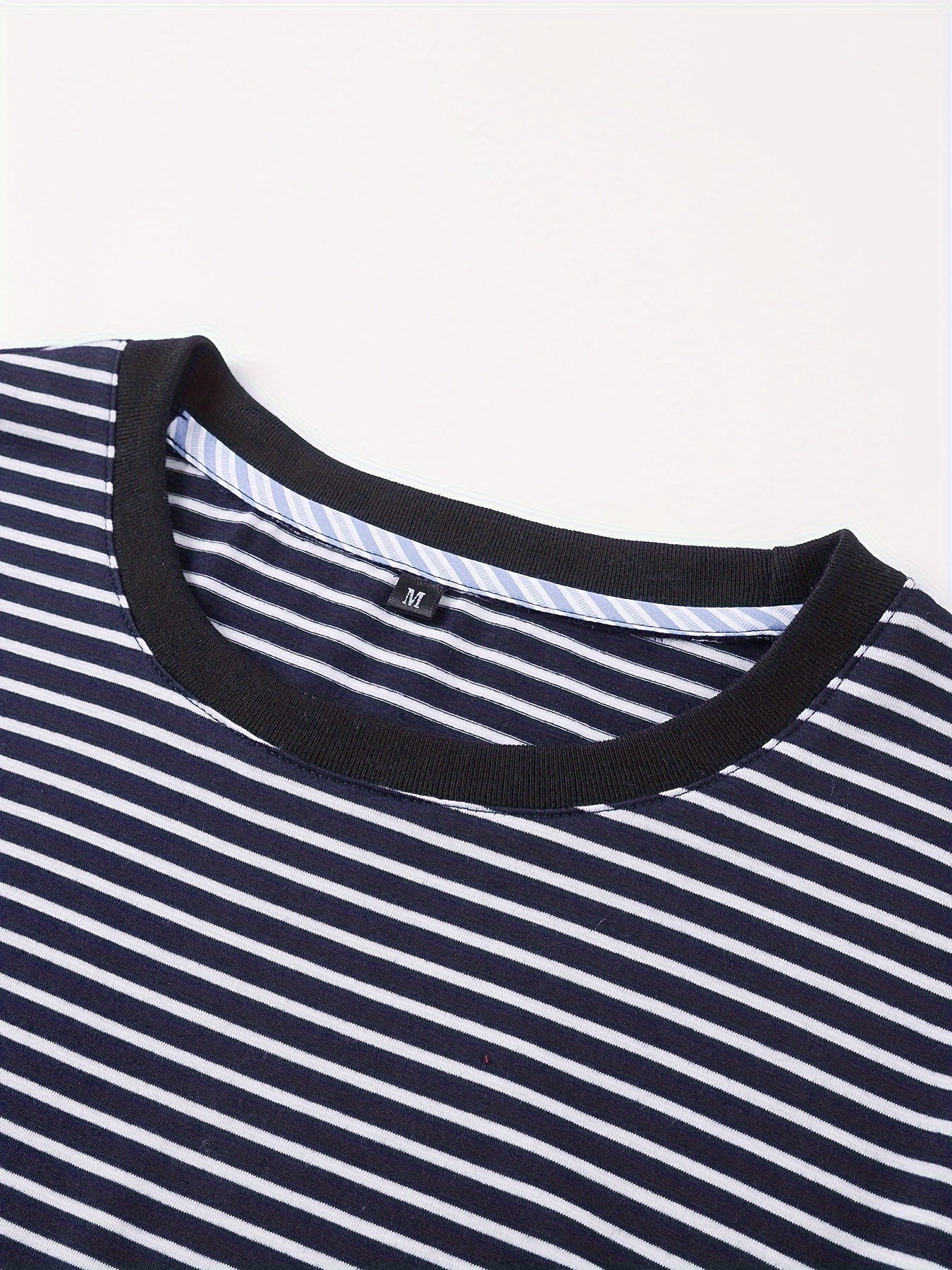 Herren T-Shirt mit klassischem, gestreiftem Design – Kurzarm, zeitloser Stil für Alltag und Freizeit