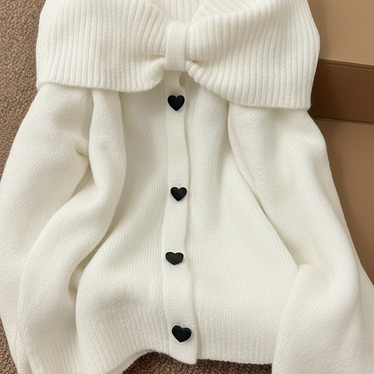 Damen Strickpullover Carmen-Ausschnitt mit Schleife und Herzknöpfen