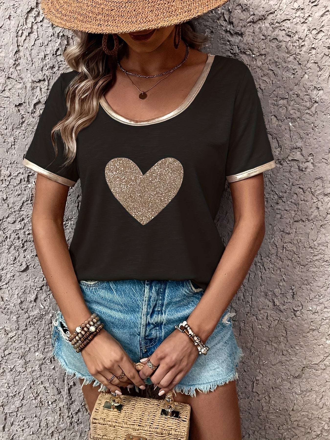 Damen T-Shirt mit Herz-Print und Metallic-Details – Modisches Freizeitshirt mit V-Ausschnitt