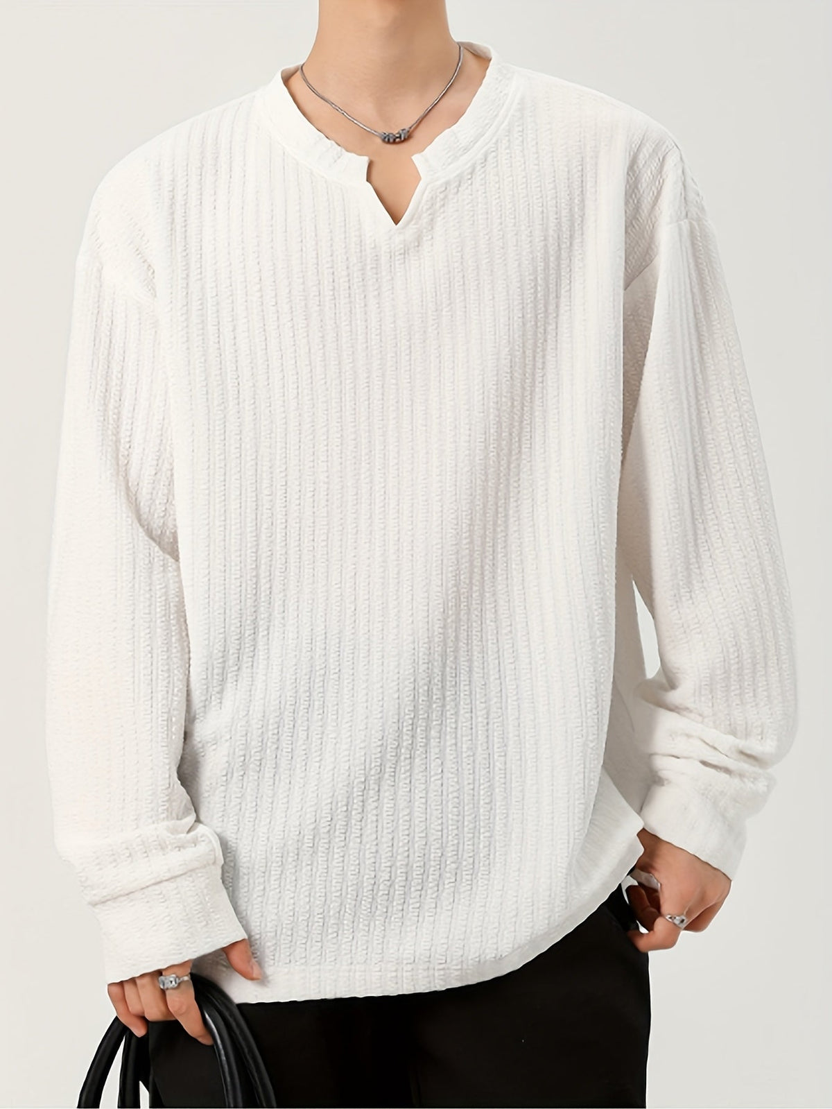 Herren Langarmshirt mit V-Ausschnitt, strukturiert, in Creme-Weiß
