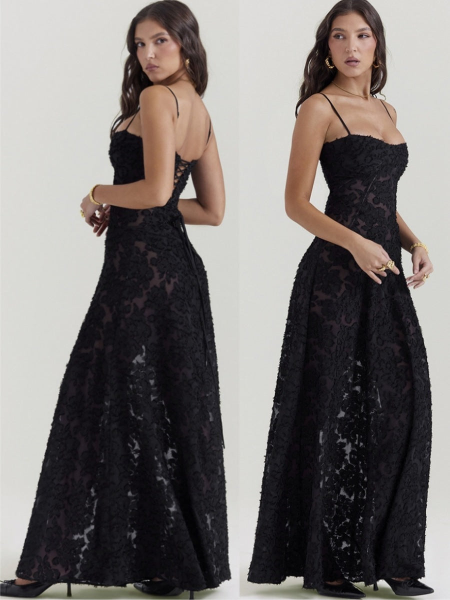 Julie – Elegantes Abendkleid aus Spitze mit Trägern