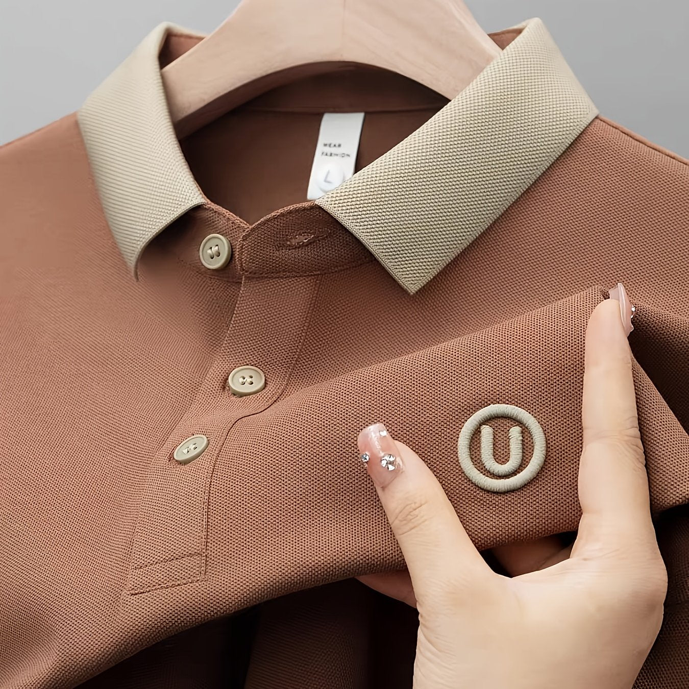 Herren Poloshirt mit Kontrastkragen und Sticklogo – Casual Style für Alltag und Freizeit