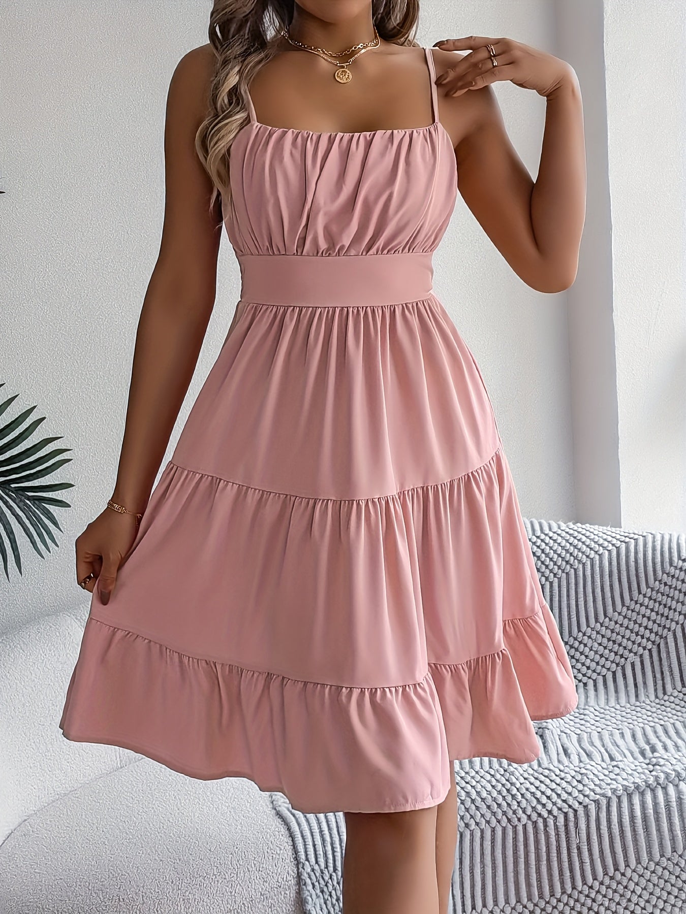 Damen Sommerkleid mit Spaghettiträgern und Stufenrock – Elegantes Freizeit- und Urlaubskleid