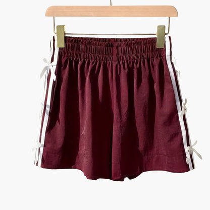 Damen Freizeitshorts mit Schleifen und Streifen – Lässiger Sommer-Look für Urlaub und Alltag