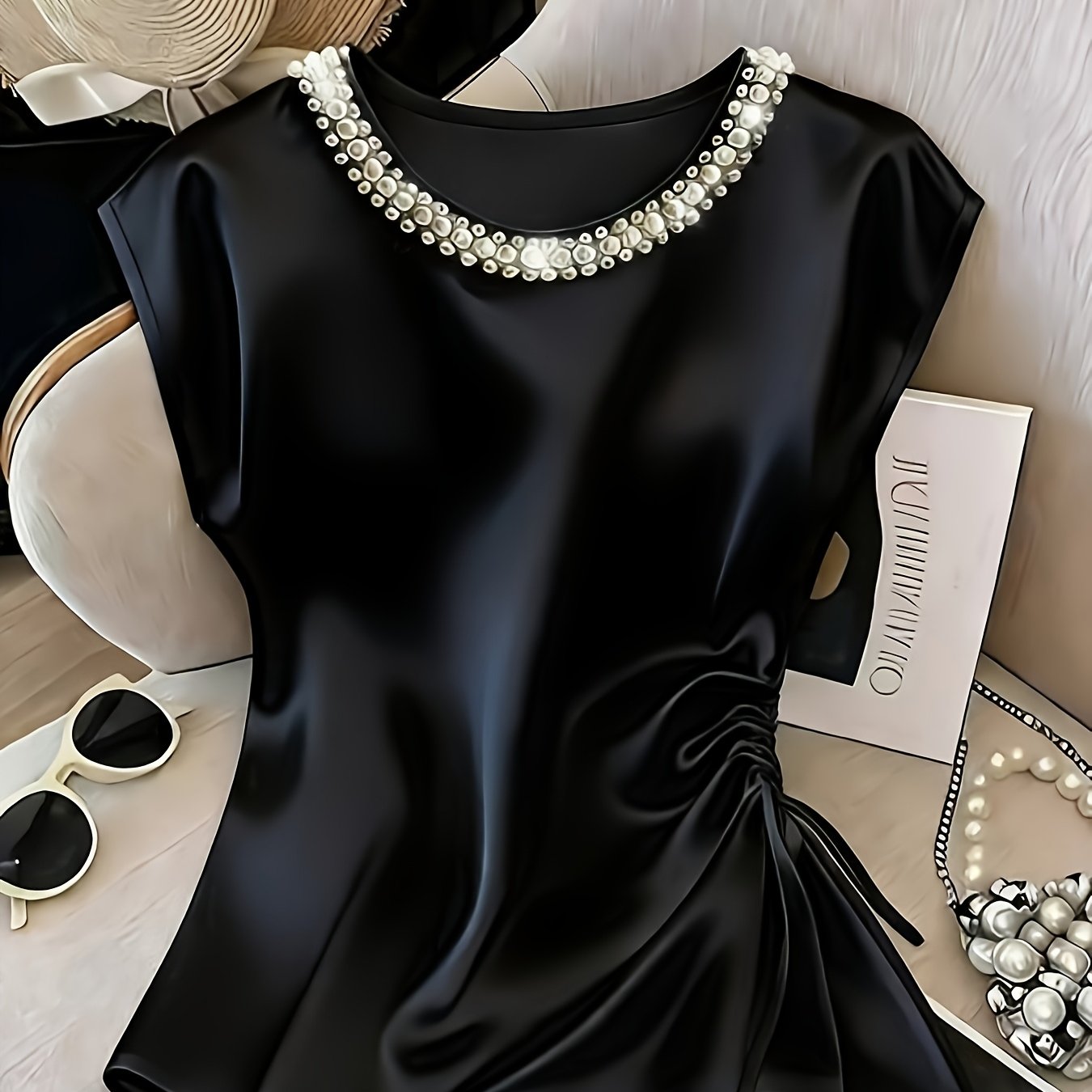 Damen Elegante Bluse mit Perlenkragen und Raffungsdetail – Stilvolles Kurzarm-Oberteil für festliche Anlässe oder Büro