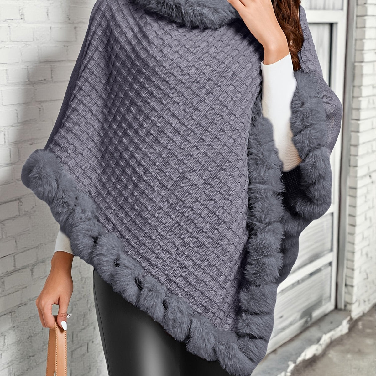 Damen Poncho mit Pelzbesatz und Rollkragen Strickmuster