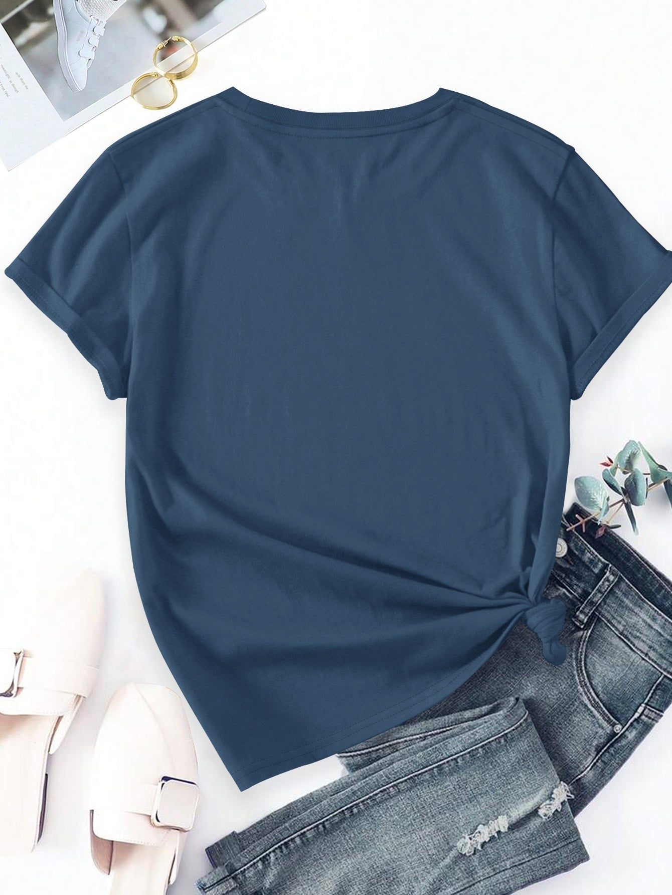 Damen T-Shirt mit Lavendel-Blumenprint – Künstlerisches Freizeitshirt für Alltag und besondere Anlässe