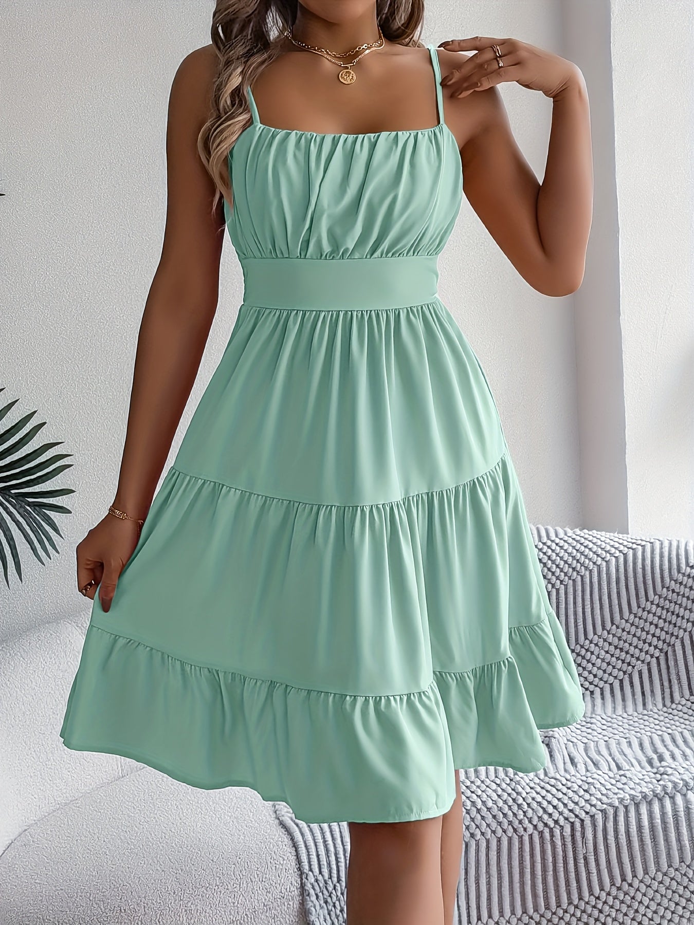 Damen Sommerkleid mit Spaghettiträgern und Stufenrock – Elegantes Freizeit- und Urlaubskleid