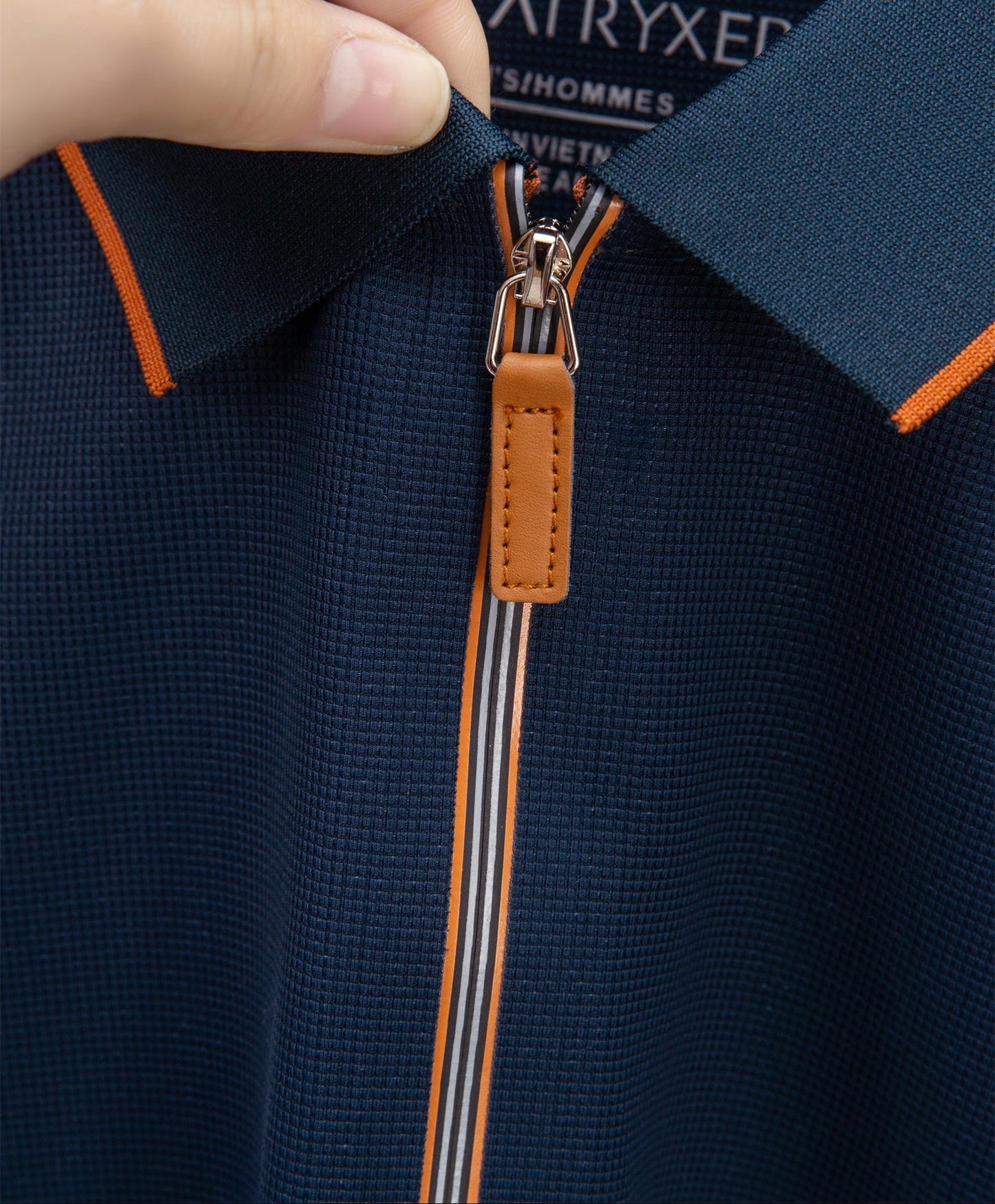 Herren Poloshirt mit Reißverschluss und Kontrastpaspel – Modernes Design für Freizeit und Business