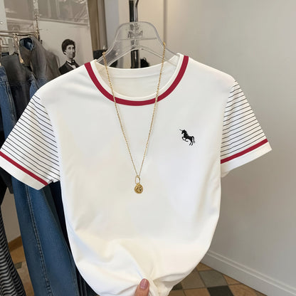 Damen T-Shirt mit Einhorn-Logo und gestreiften Ärmeln – Modisches Freizeitshirt