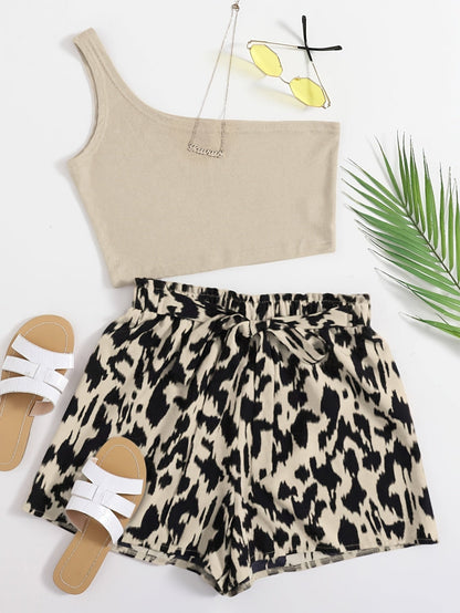 Damen Sommer Set mit One-Shoulder Top und High-Waist Shorts im Animal-Print – Elegantes Freizeit-Outfit