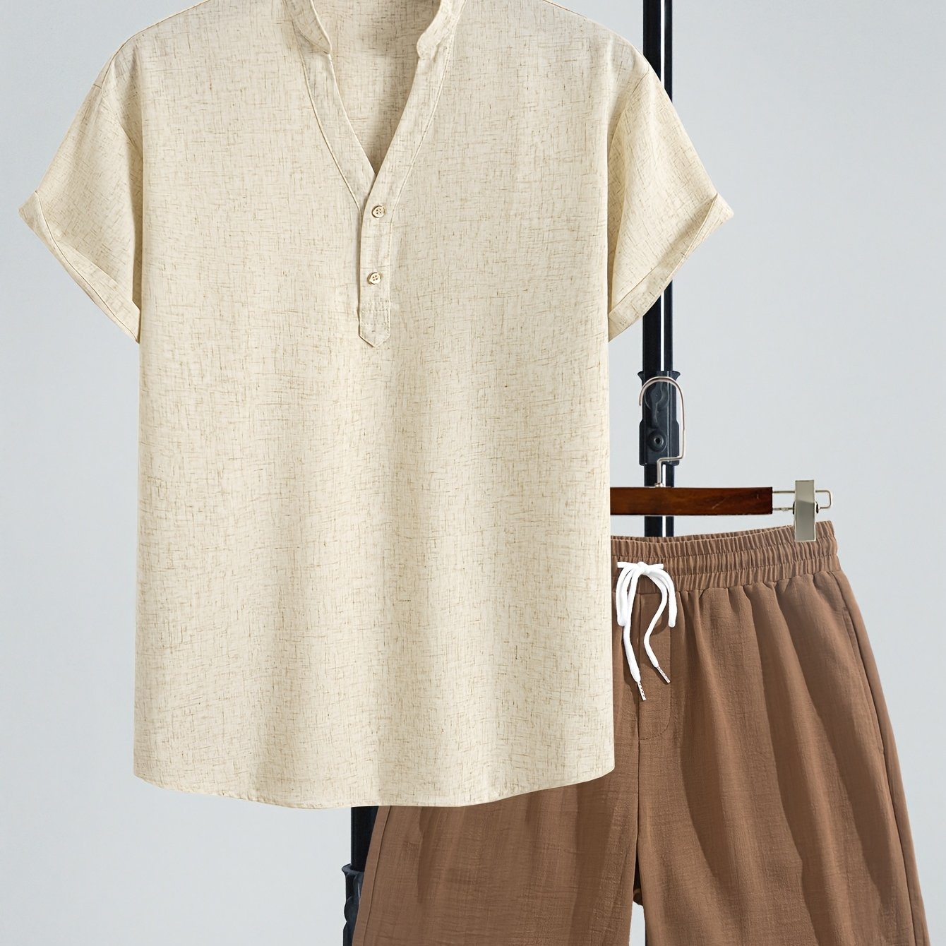 Herren Freizeit Set – Modernes Henley Shirt mit Shorts, Zweiteiliges Outfit für entspannte Anlässe