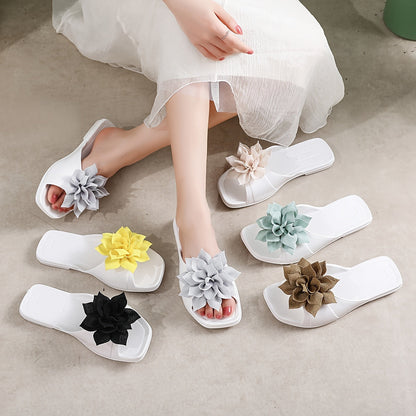 Damen Slipper Sandalen mit Blumenapplikation – Verspielte Sommerschuhe für Freizeit und Alltag