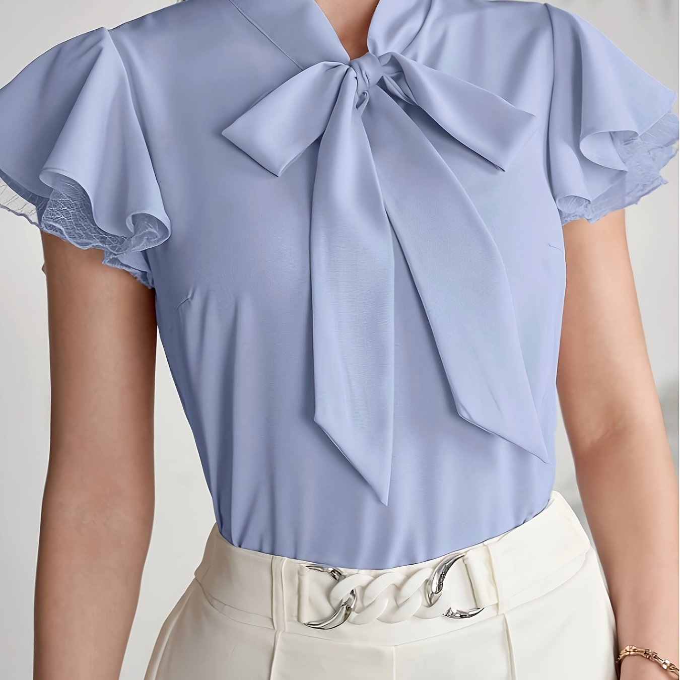Damen Bluse mit Schmetterlingsärmeln und Schleifenkragen – Eleganter Business- und Freizeitstil
