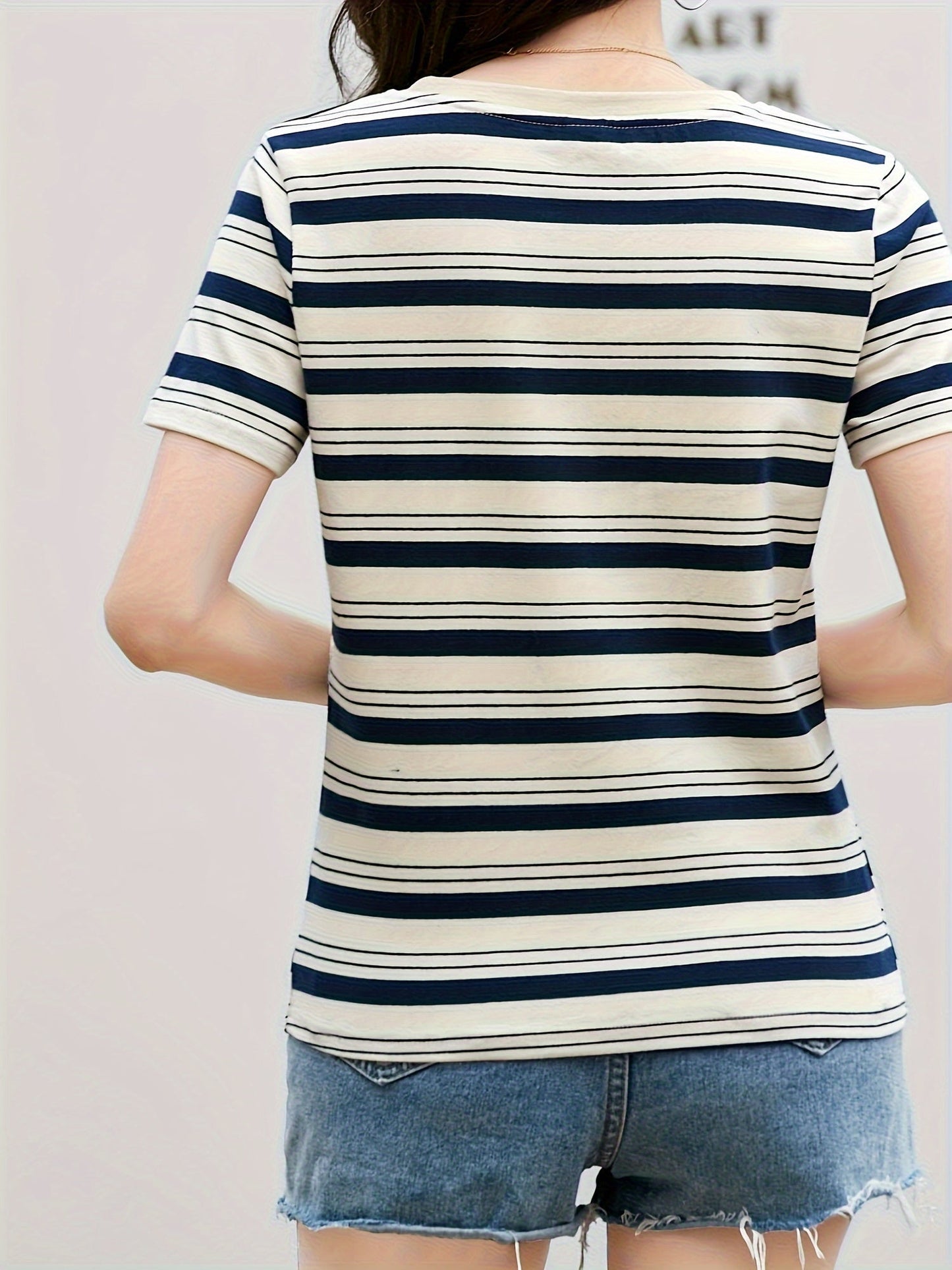 Damen T-Shirt mit Streifenmuster im maritimen Stil – Freizeit & Alltag