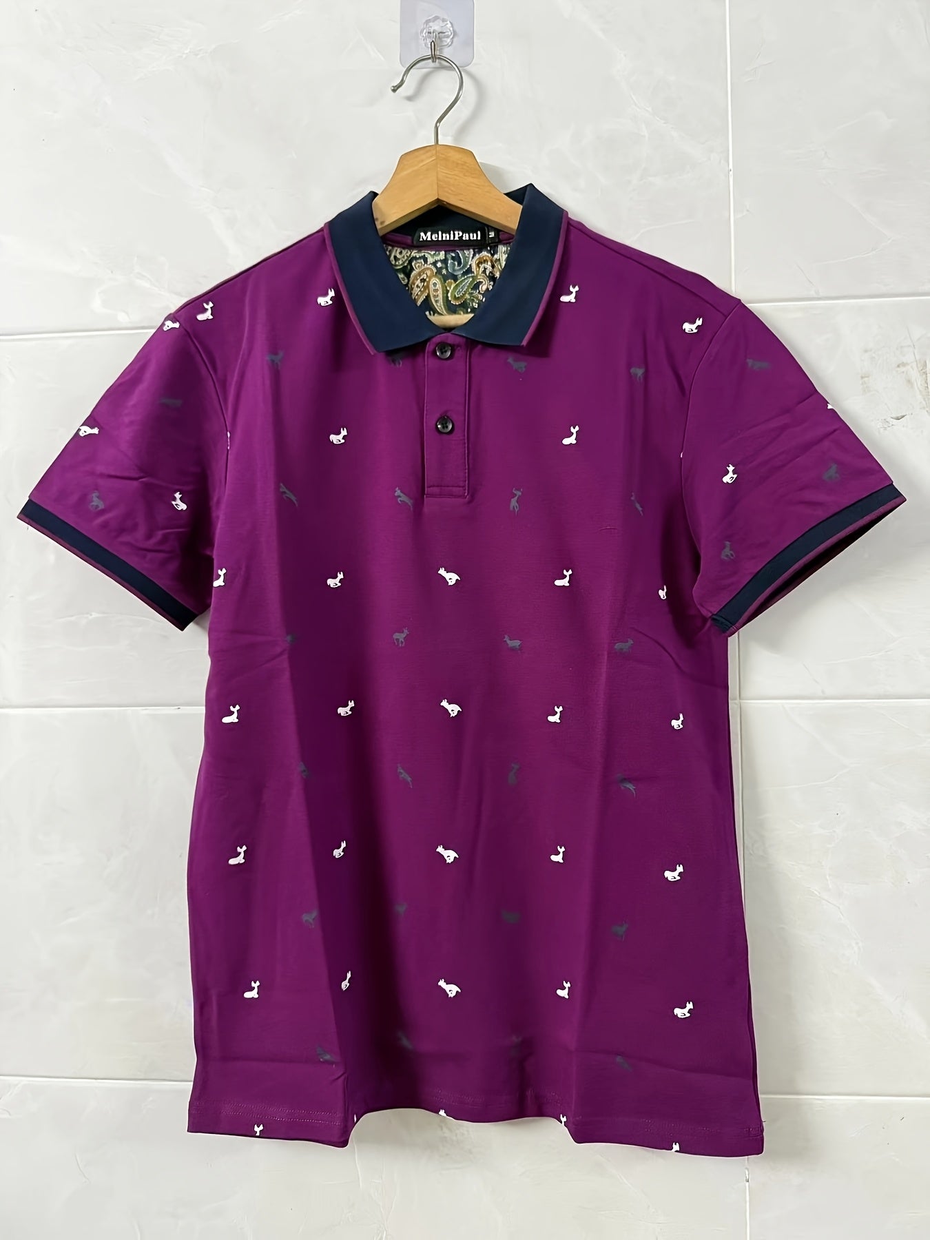Herren Poloshirt mit Animal-Print und Kontrastkragen – Stilvolles Freizeit- und Alltagsoutfit
