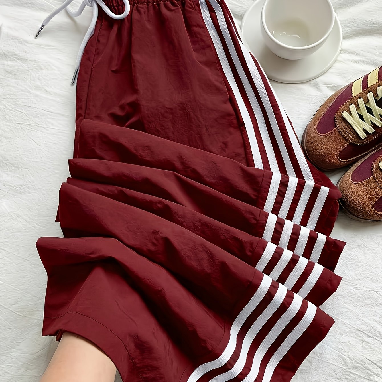 Damen Weitbeinige Athleisure Hose mit Streifen und Kordelzug – Sportlich & Lässig