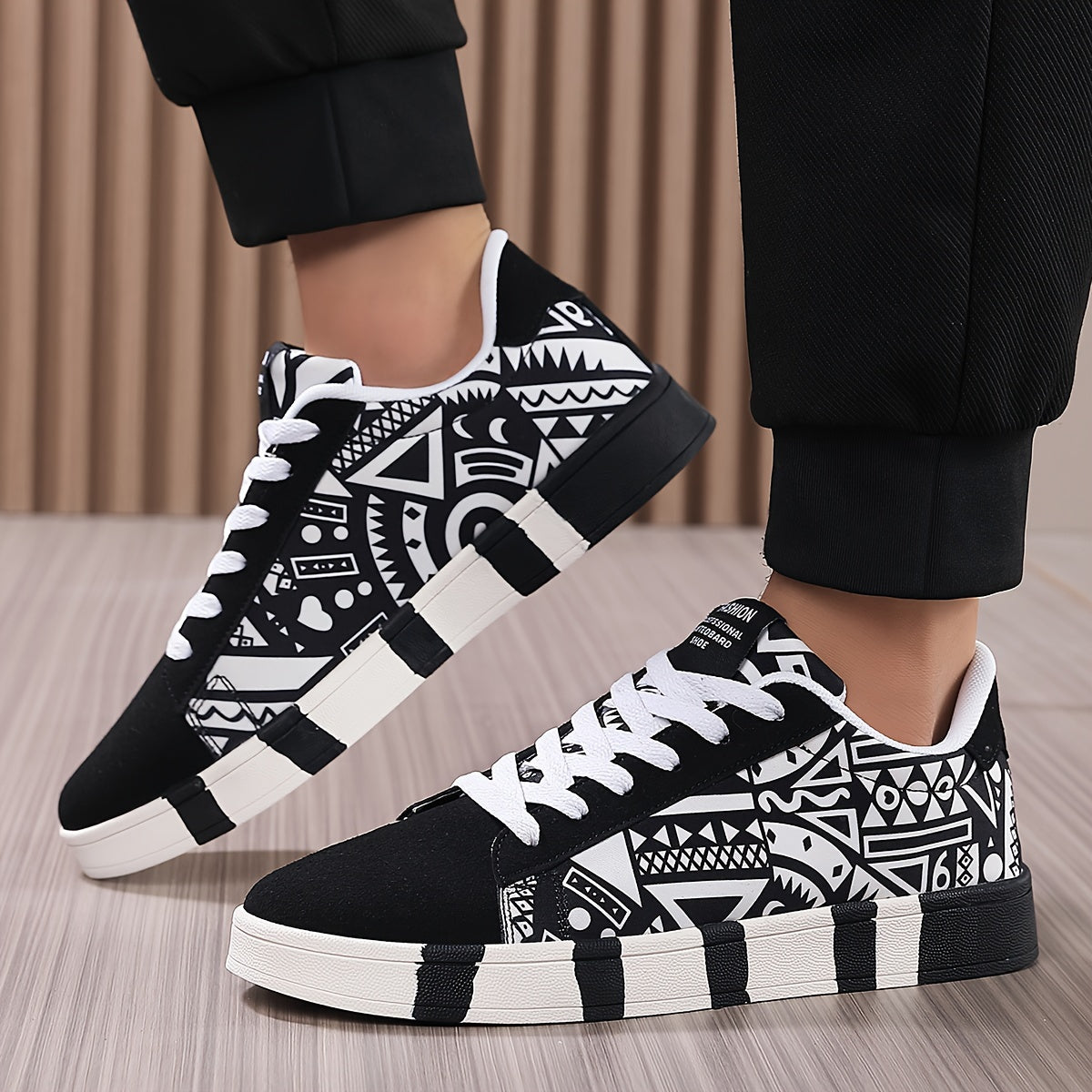 Herren Sneaker mit geometrischem Muster – Urbaner Freizeitschuh, Streetstyle, Outdoor