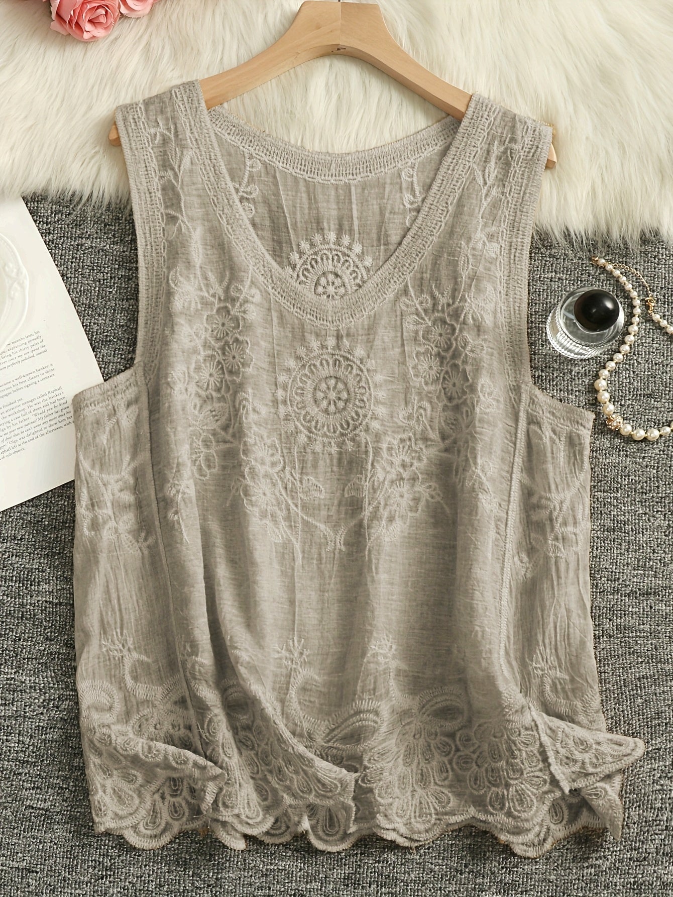 Damen Boho Stickerei Top mit Blumenmuster und Spitzenkante – Ärmelloses Sommer Tanktop für Freizeit und besondere Anlässe