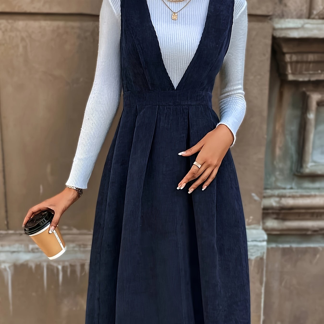 Damen Cord Latzkleid mit V-Ausschnitt – Navyblau