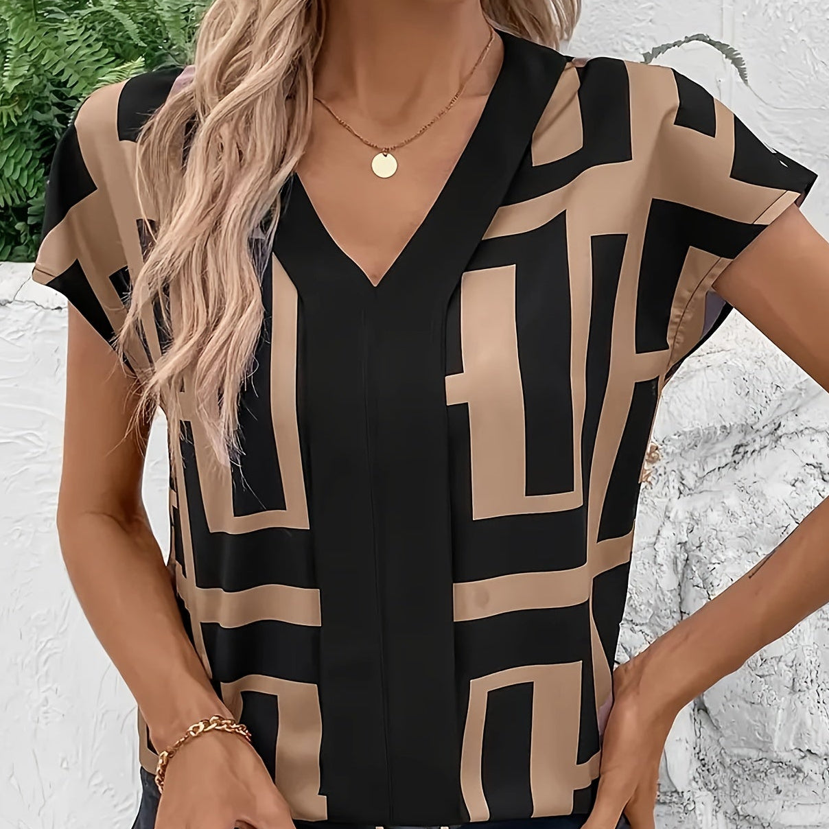 Damen Bluse mit grafischem Muster und V-Ausschnitt – Elegant für Büro und Freizeit