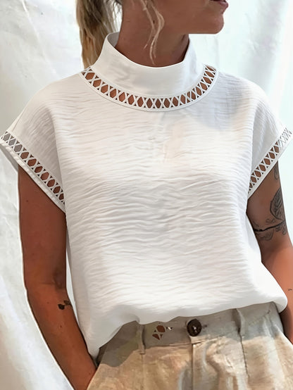 Damen Bluse mit Stehkragen und Cut-Out-Details – Eleganter Minimalistischer Stil