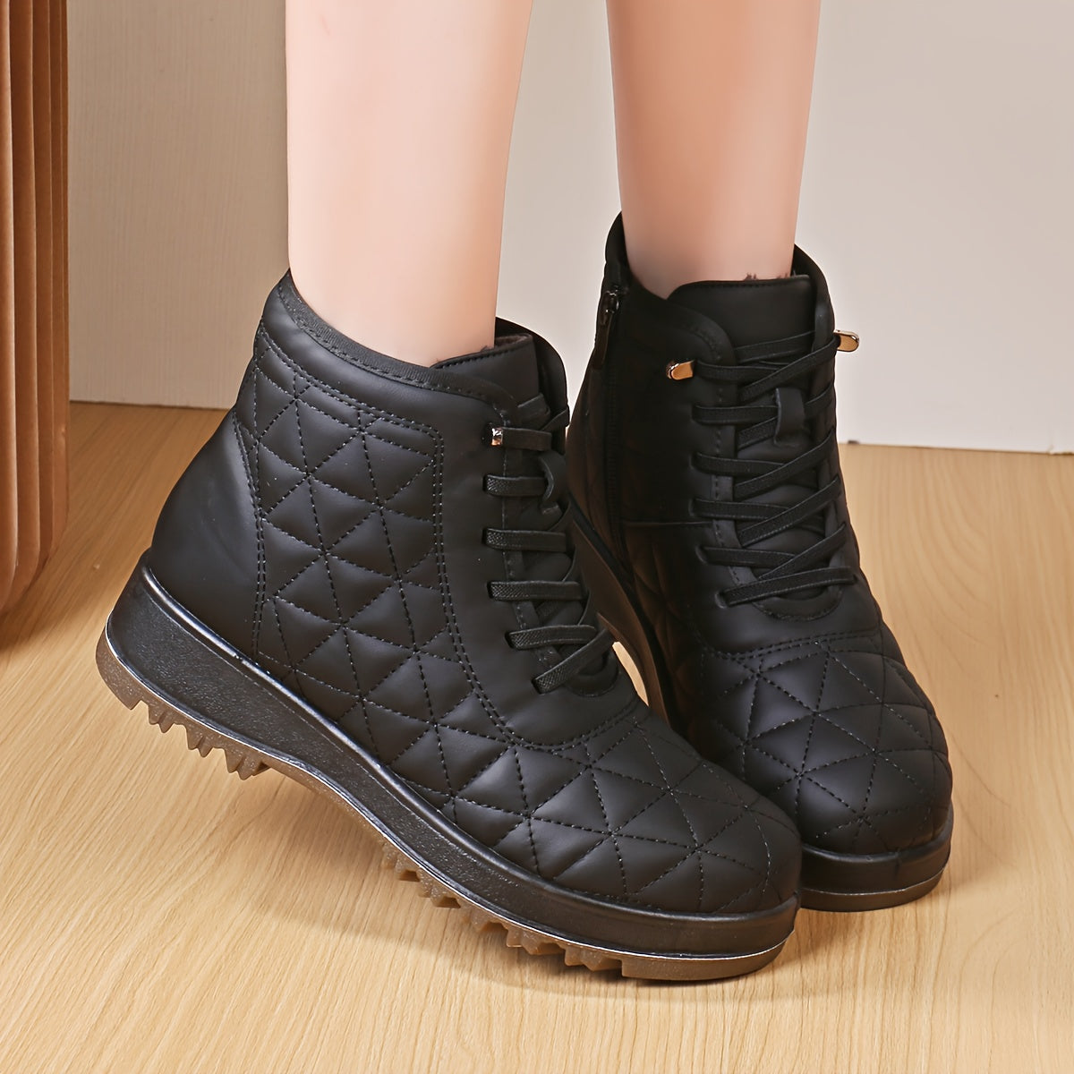 Damen Winterstiefeletten mit Steppung und Schnürung, warm gefüttert