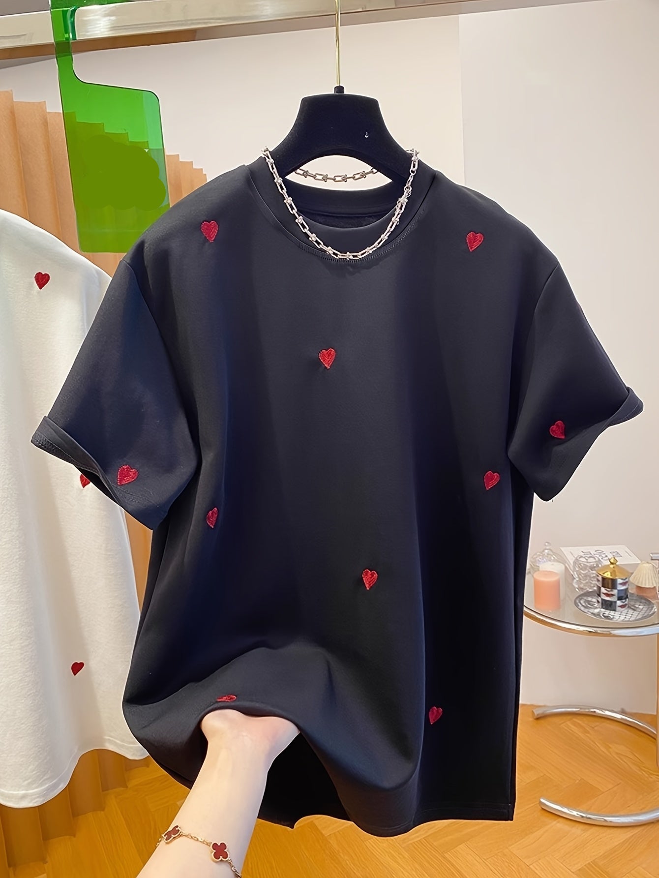 Damen Trendiges T-Shirt mit gestickten Herzen – Streetstyle Casual Kurzarm