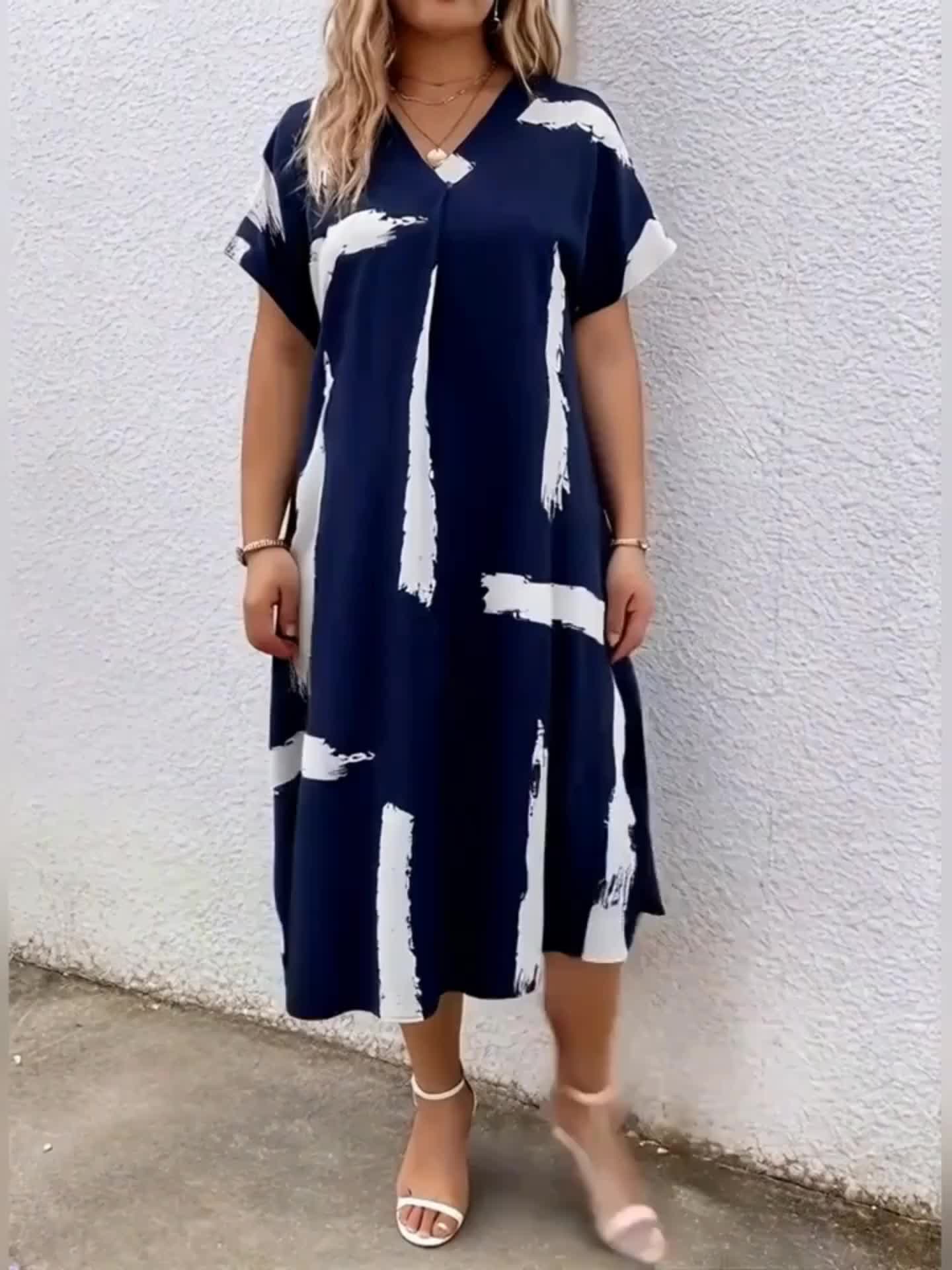 Damen Tunika Kleid im lockeren Oversize-Stil – Modernes Freizeitkleid mit V-Ausschnitt und Pinselstrich-Print