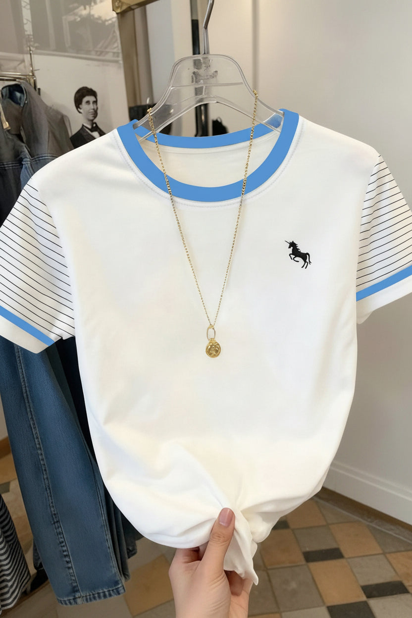 Damen T-Shirt mit Einhorn-Logo und gestreiften Ärmeln – Modisches Freizeitshirt