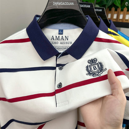 Herren Poloshirt mit Streifenmuster und gesticktem Wappen – Klassisch, Elegant, Freizeit