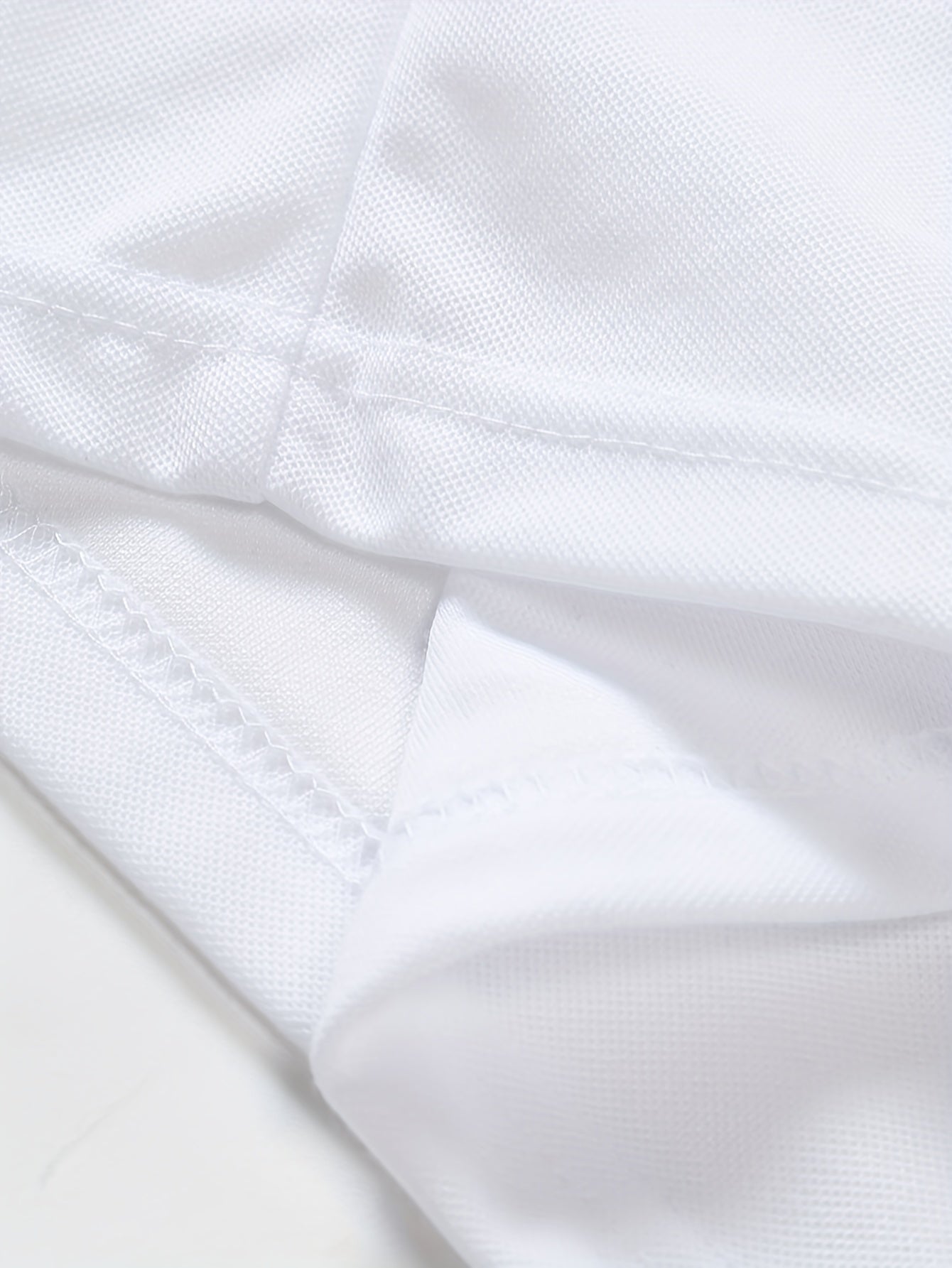Herren Poloshirt mit Kontrastkragen und sportlichem Streifendesign