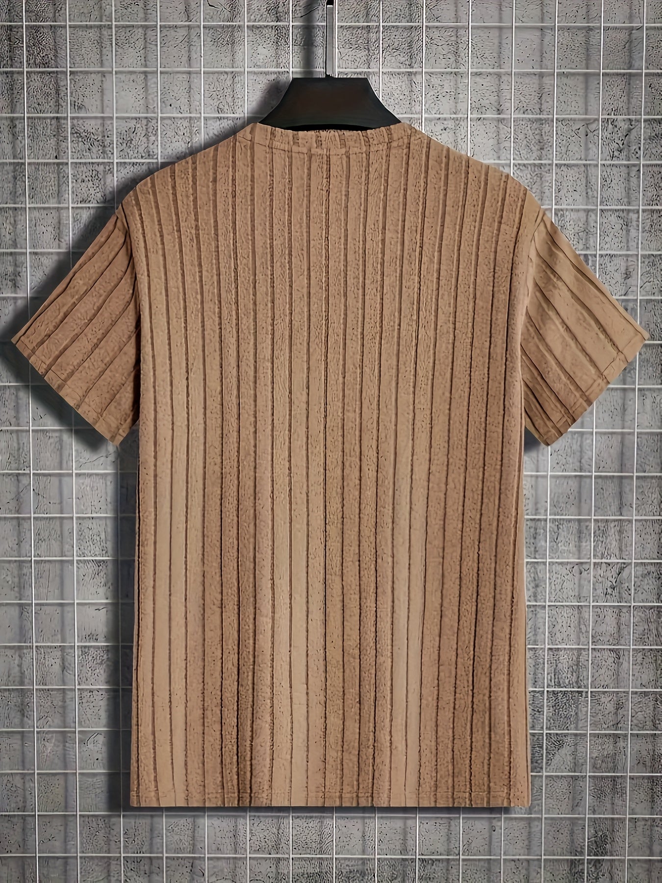 Herren T-Shirt mit vertikalem Strukturmuster – Modernes Freizeitshirt mit Rundhalsausschnitt