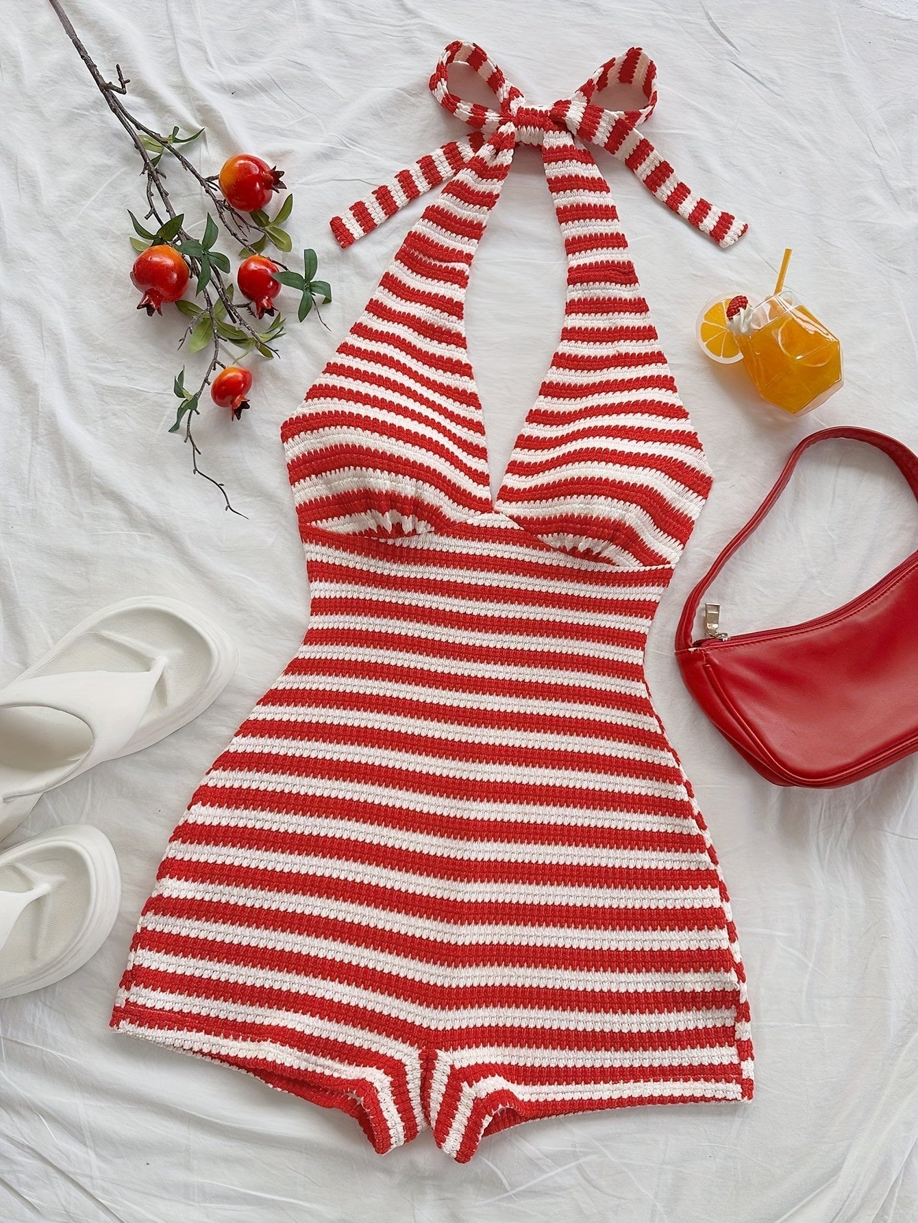 Damen Retro-Halter-Strampler mit Streifen – Verspielter Einteiler für Sommer und Urlaub