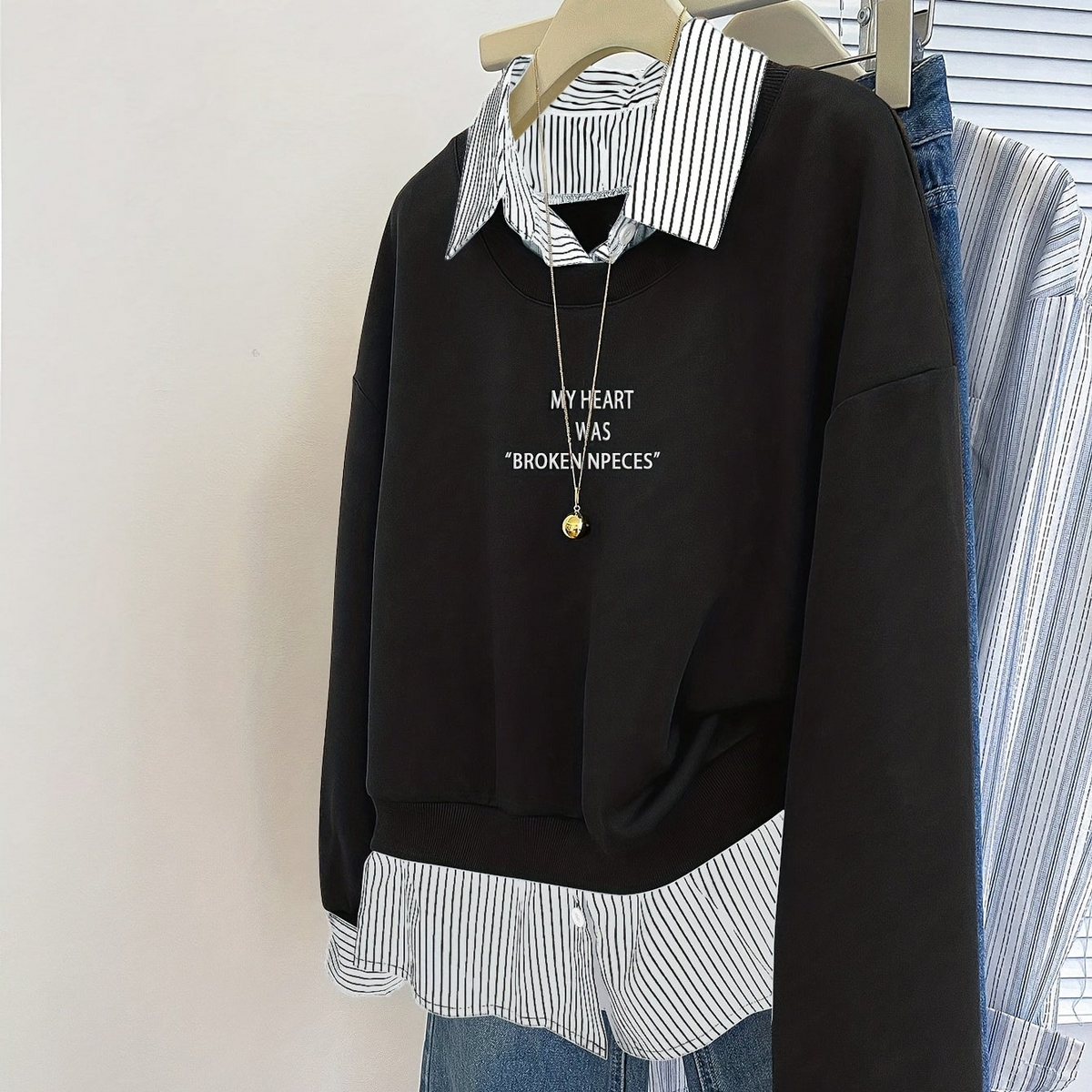 Damen Sweatshirt mit Kragen und Streifen-Einsatz – Schwarz