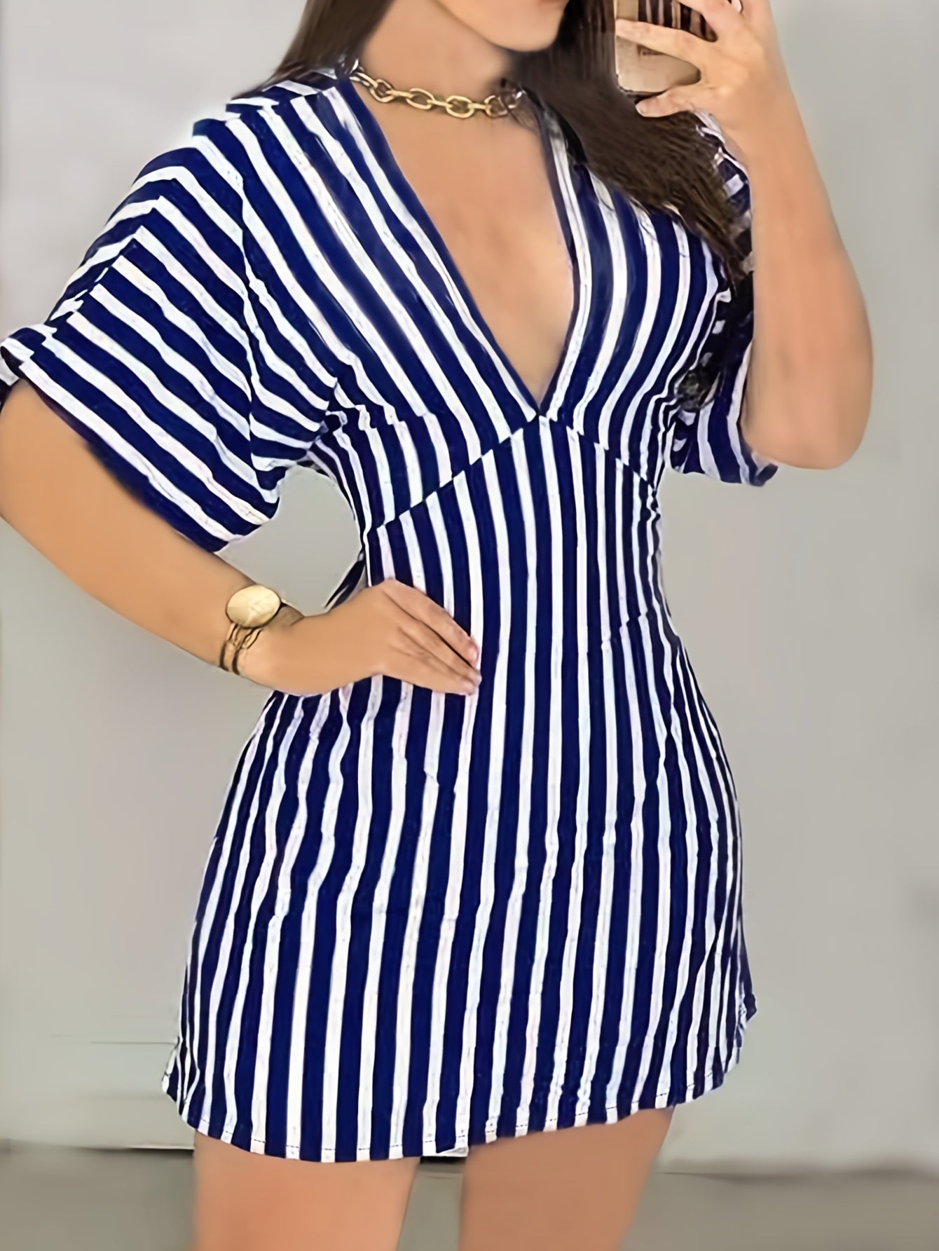Damen Kleid mit Rückenausschnitt und Streifenmuster – Elegantes Sommer Minikleid für Alltag und Freizeit