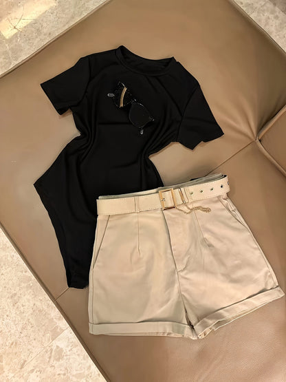 Damen Outfit Set – Elegantes T-Shirt mit Gürtelshorts für Alltag & Freizeit