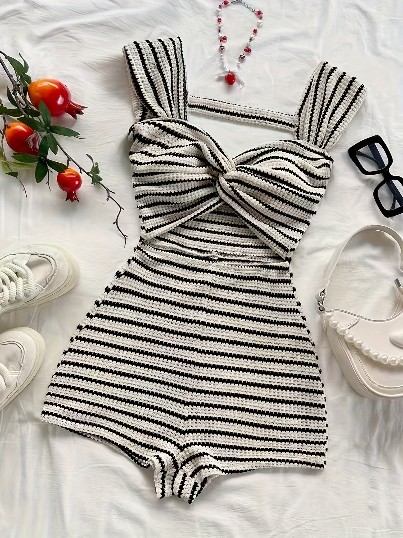 Damen Strick-Overall mit Streifen und Twist-Front – Einteiler Retro Style für Freizeit & Urlaub