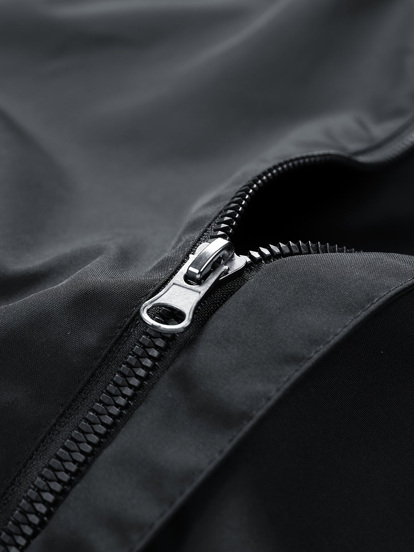 Unisex Windjacke Schwarz mit Kapuze & rotem Drachenmotiv