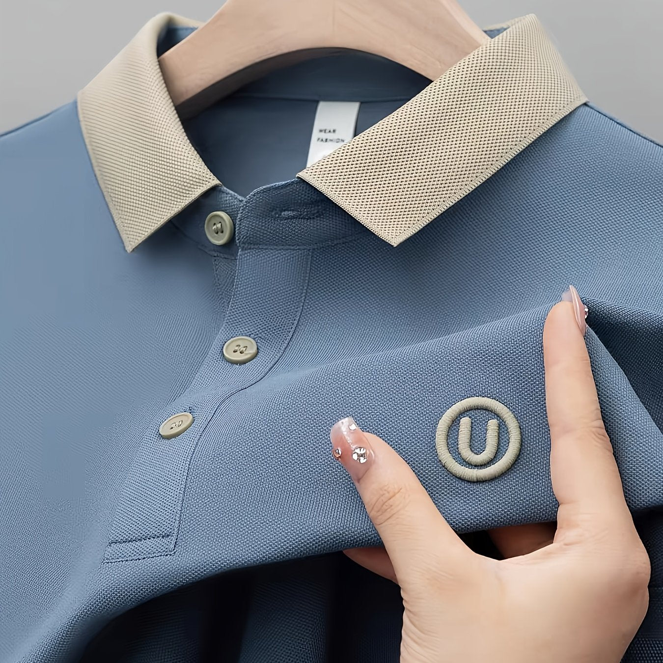 Herren Poloshirt mit Kontrastkragen und Sticklogo – Casual Style für Alltag und Freizeit