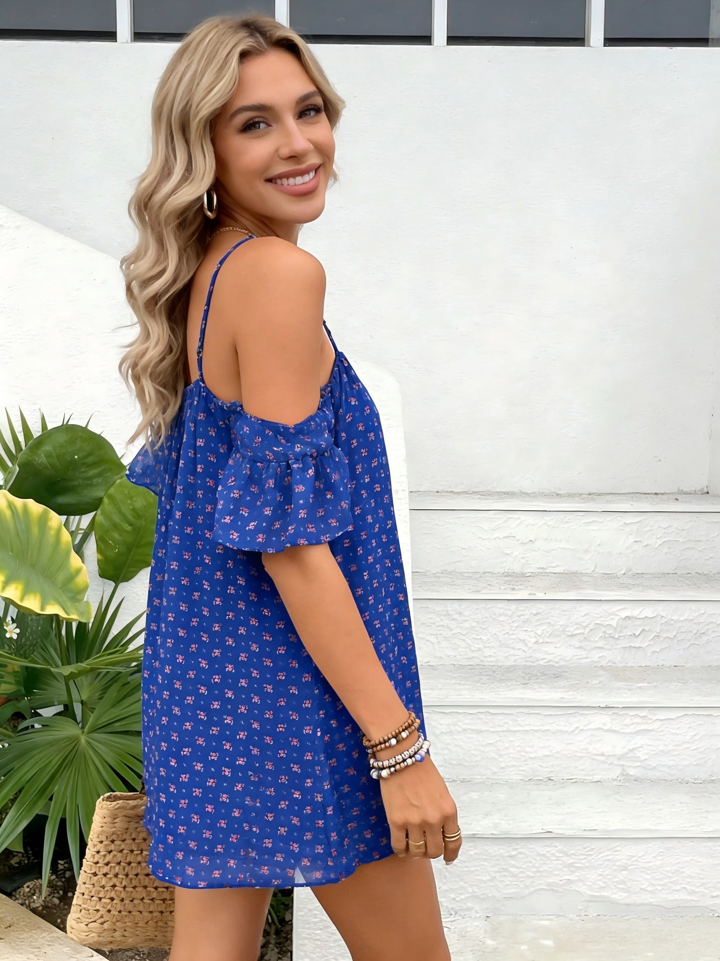 Damen Sommer Minikleid mit schulterfreiem Schnitt und verspieltem Blumenmuster – Luftiges Freizeitkleid für Urlaub und Alltag