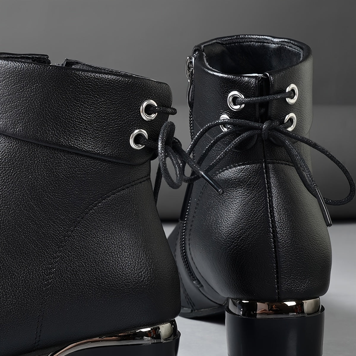 Damen Stiefelette Schwarz mit Reißverschluss & Metallic-Detail