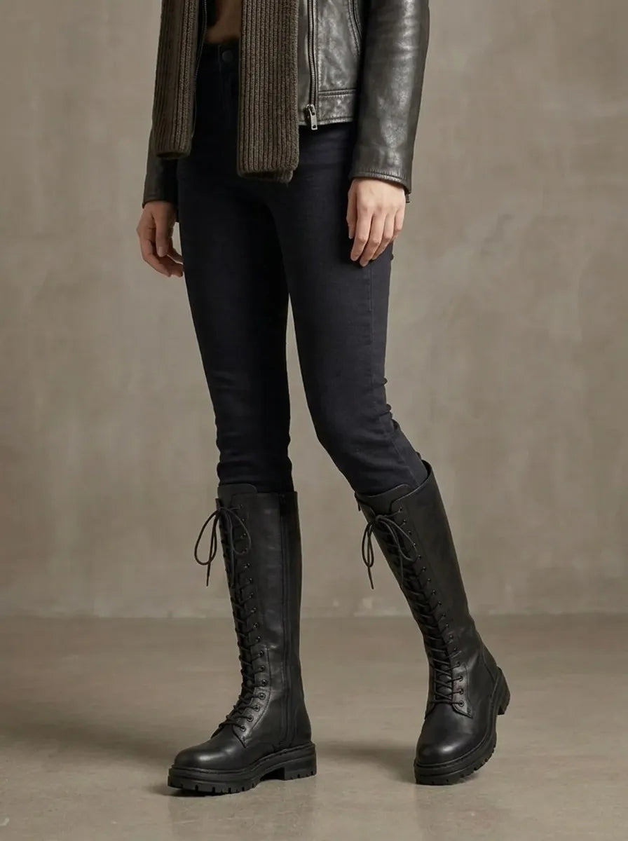 Schwarze kniehohe Schnürstiefel mit Profilsohle für Damen