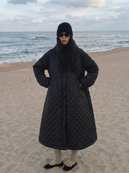 Damen Steppmantel Schwarz mit Kapuze Langer Wintermantel Gesteppte Jacke